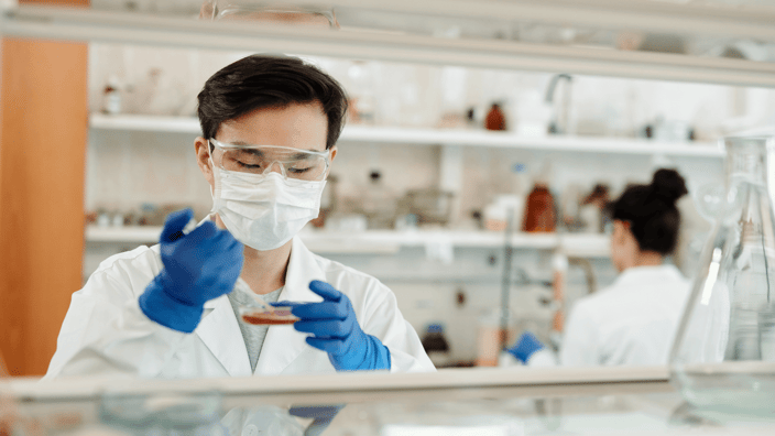 Microbiologia: uma área de grande destaque na pandemia